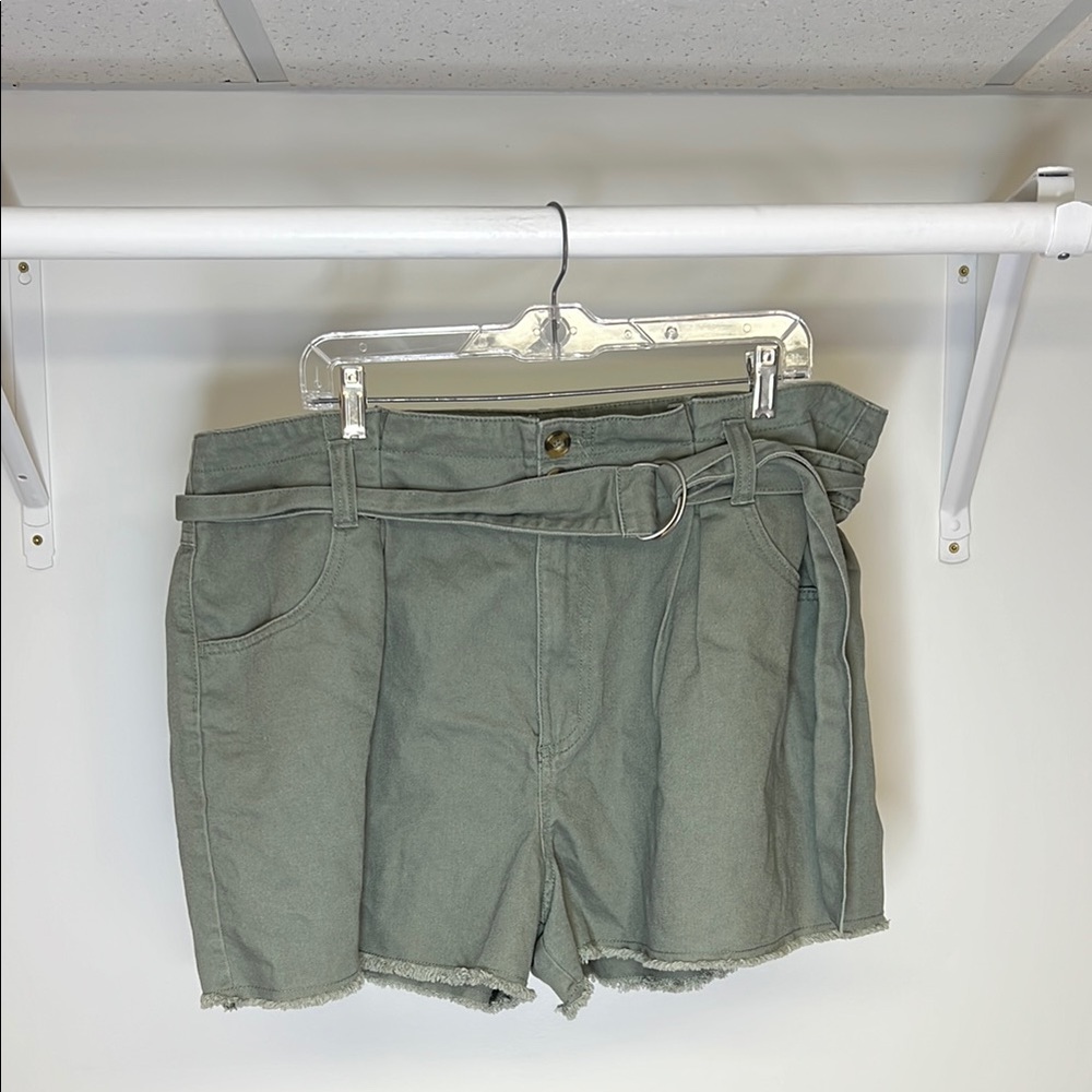 Forever 21+ Cotton Pleated‎ Green Belted Shorts- 2X